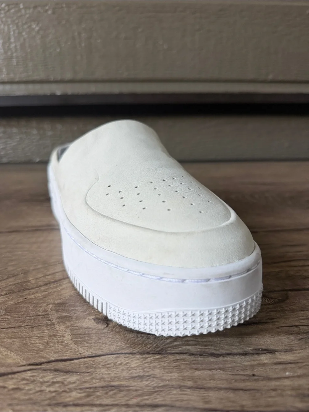 Nike air max Women’s Slip-On Platform Mules size 9.5
